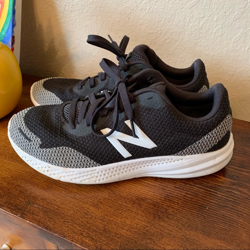 Women’s 9.5 New Balance 490 v7 Speed Ride